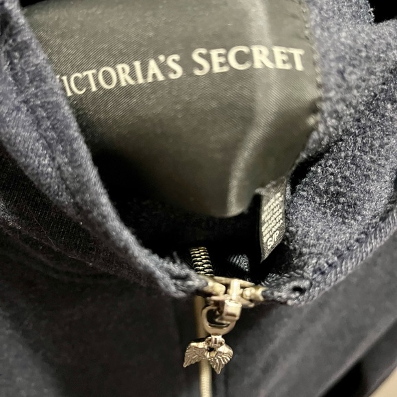 Victoria’s Secret sweatshirt with hoodie and gold sequins - Picture 16 of 16